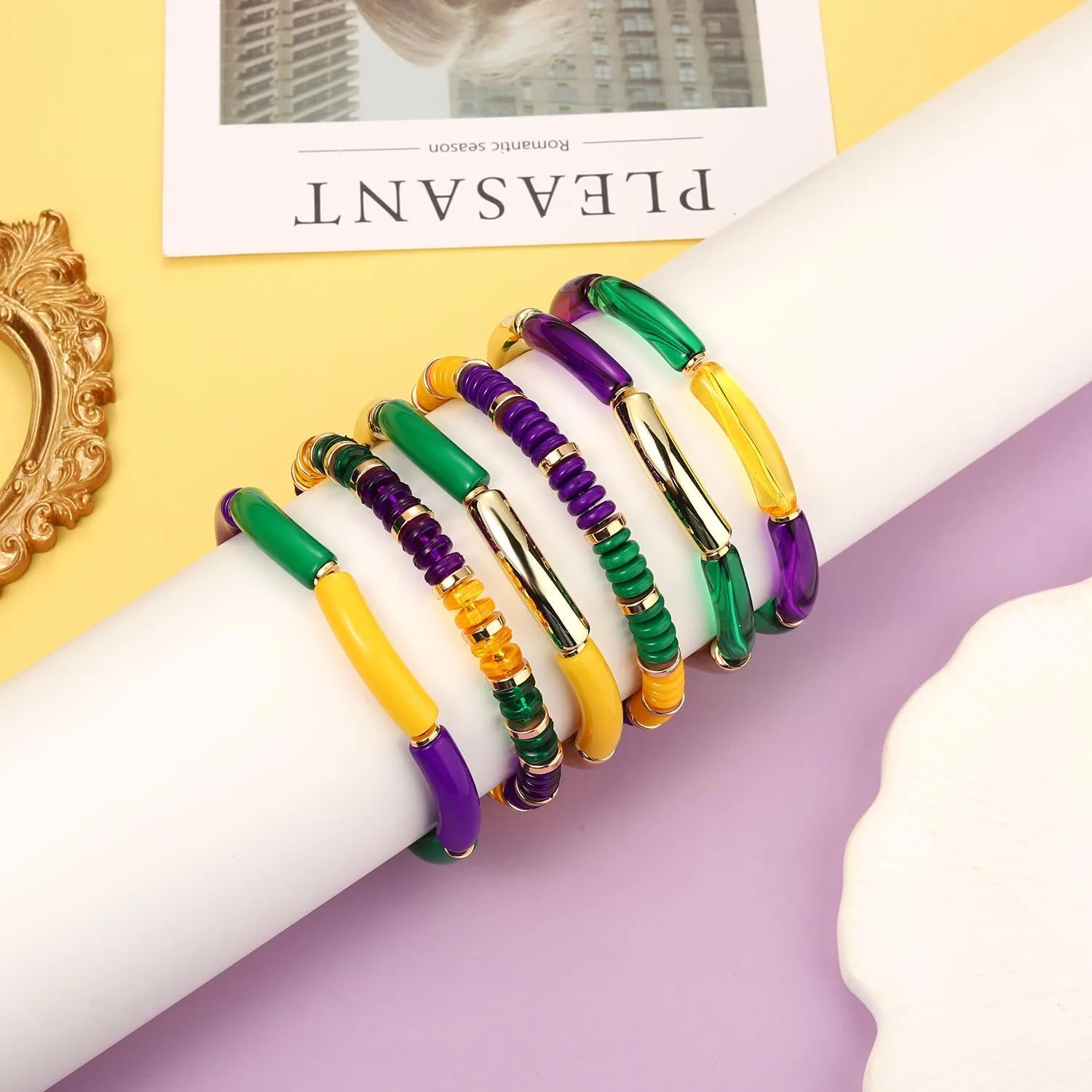 FAERLIIRY Mardi Gras Beaded Bracelets for Women Heishi Stretch Bracelets Mask Fleur De Lis Charm Bracelets Carnival Holiday Preppy Bracelets Jewelry