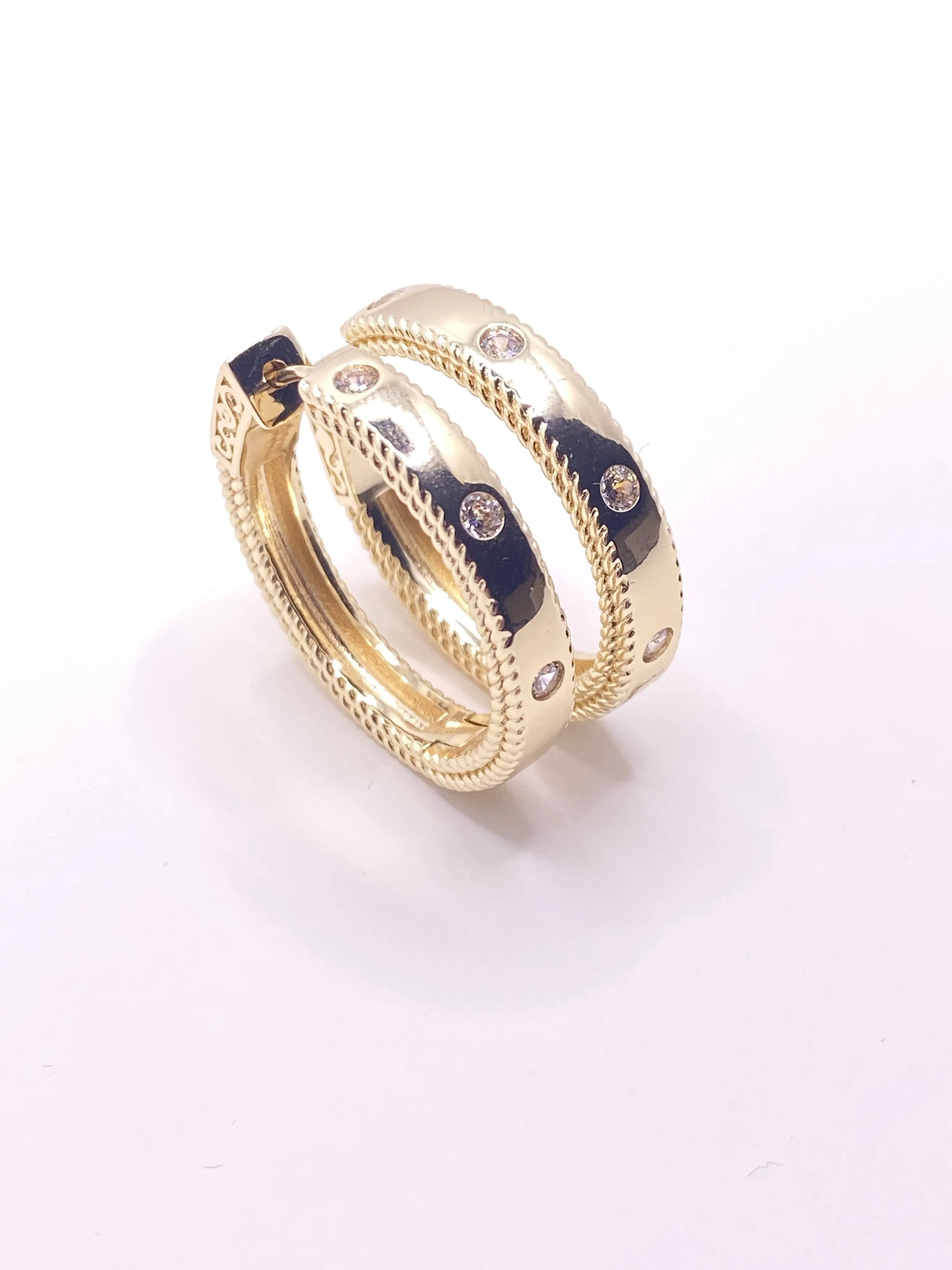 Roberto Hoop with CZ Detail