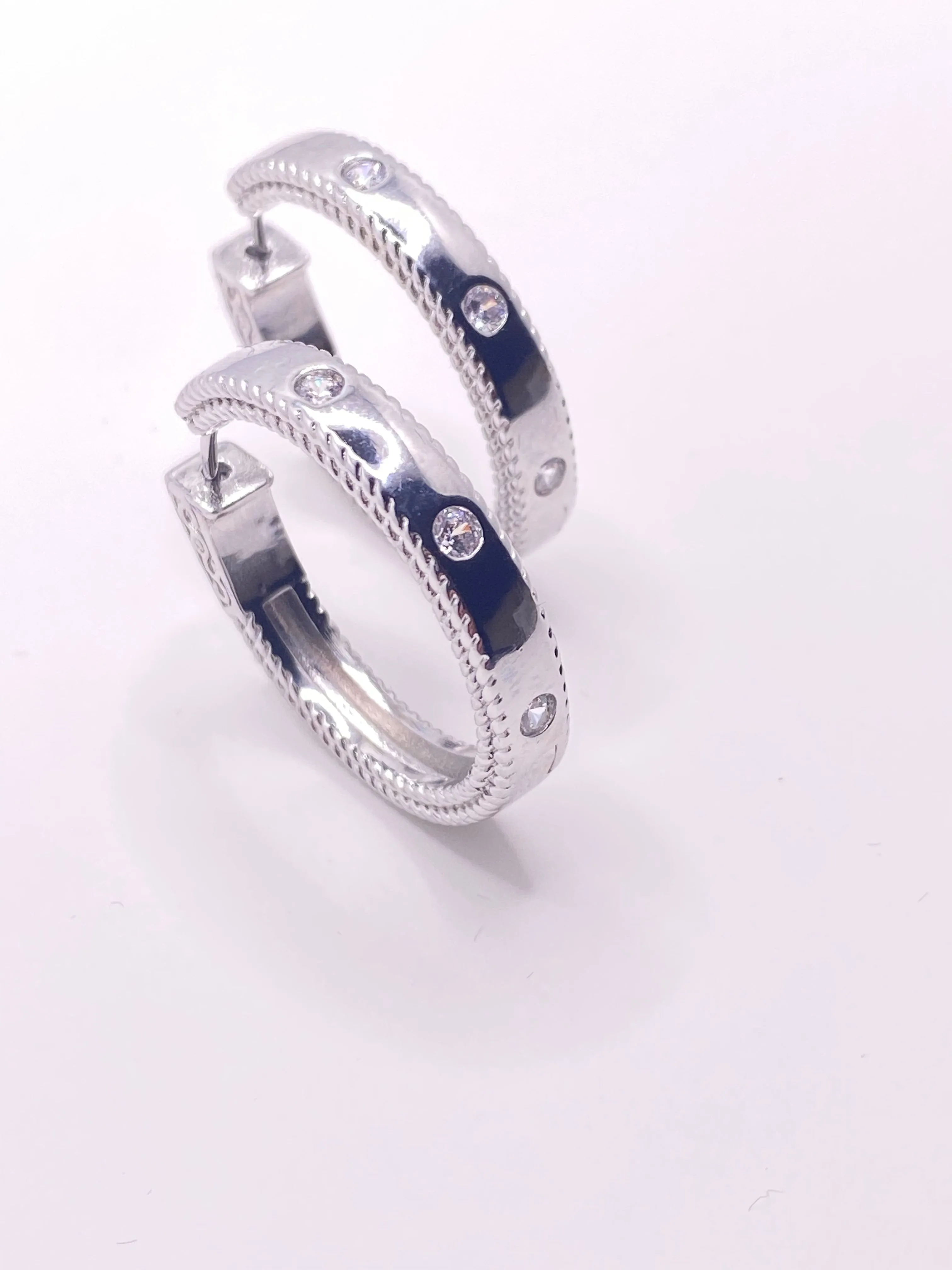 Roberto Hoop with CZ Detail