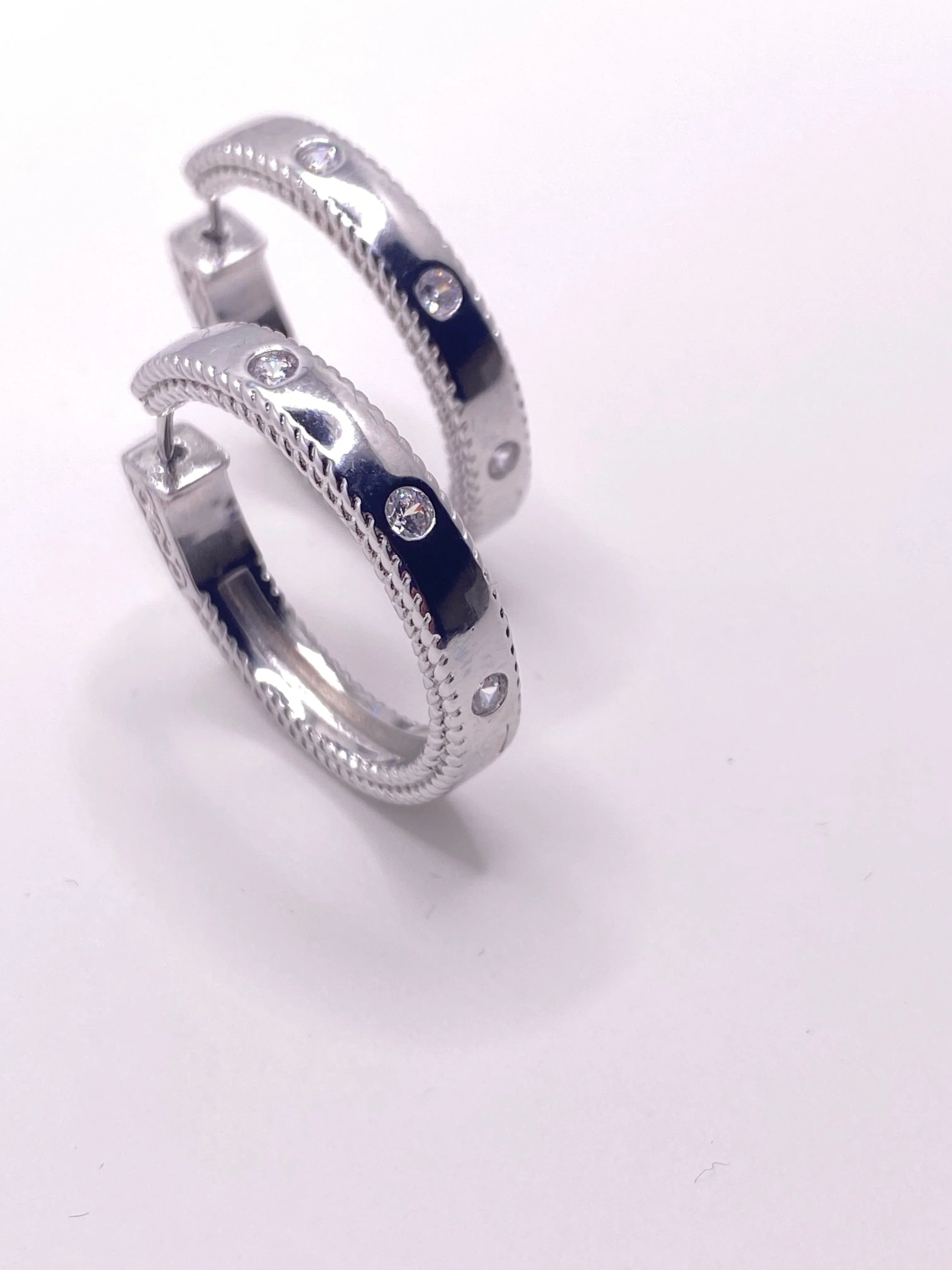 Roberto Hoop with CZ Detail